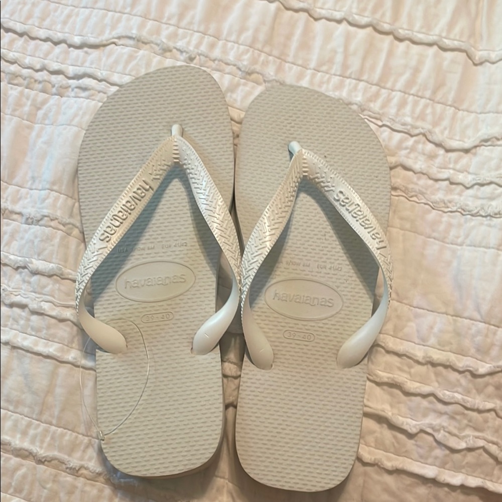 Havaianas White Flip Flops NWT